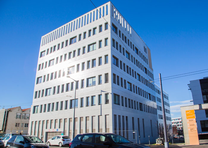 Lasure sur béton d’un bâtiment administratif