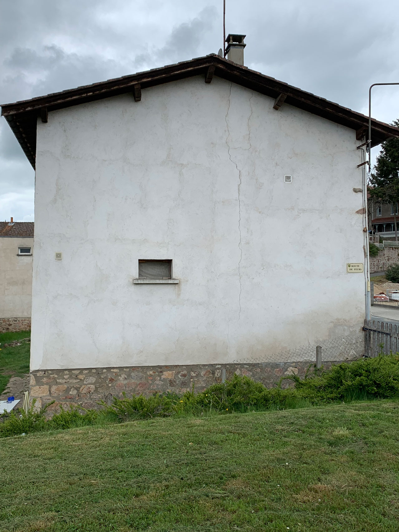 Maison à rénover à Chambost-Longessaigne