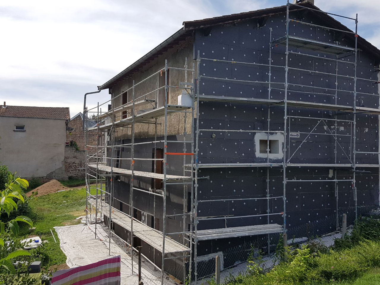 Isolation thermique par l'extérieur en PSE gris