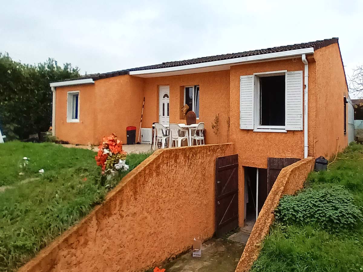 Maison avant travaux d'isolation à Meyzieu.